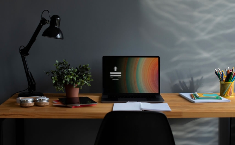 minimalist_desksetup